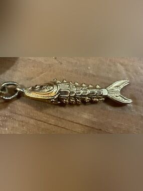 J.M.FisherJewelry Company: vintage 14k yellow gold moveable/flexable fish charm